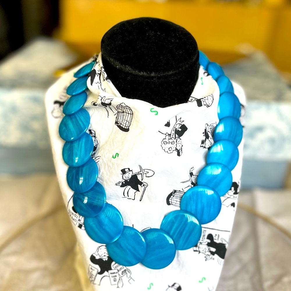 Modern Shell Necklace - Picture 3 of 12